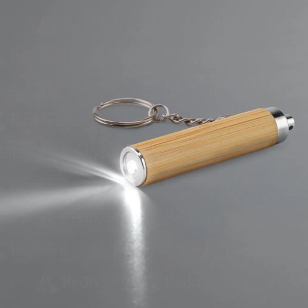 Chaveiro personalizado em bambu e ABS com lanterna LED